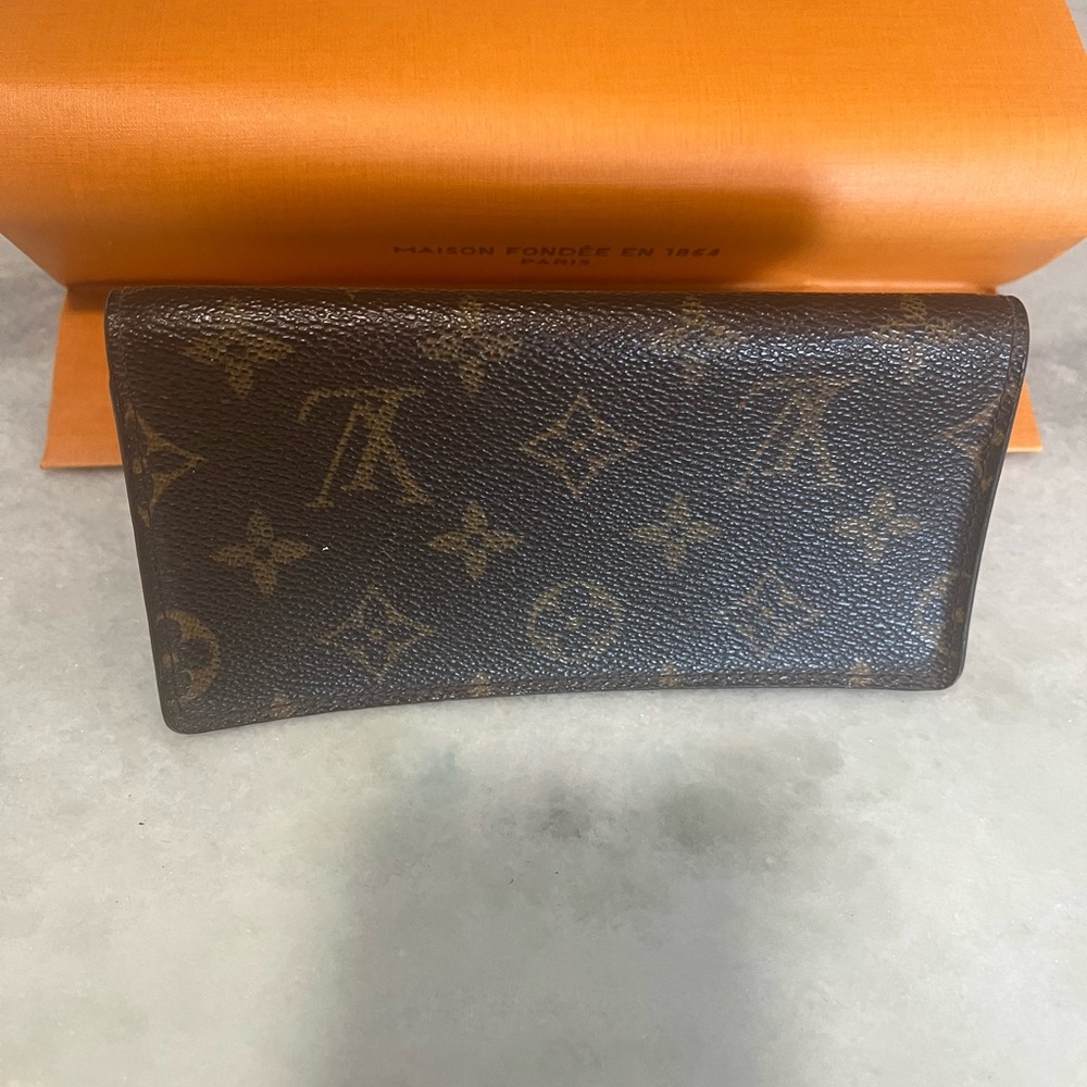 Like New Authentic Louis Vuitton checkbook cover. Barely used